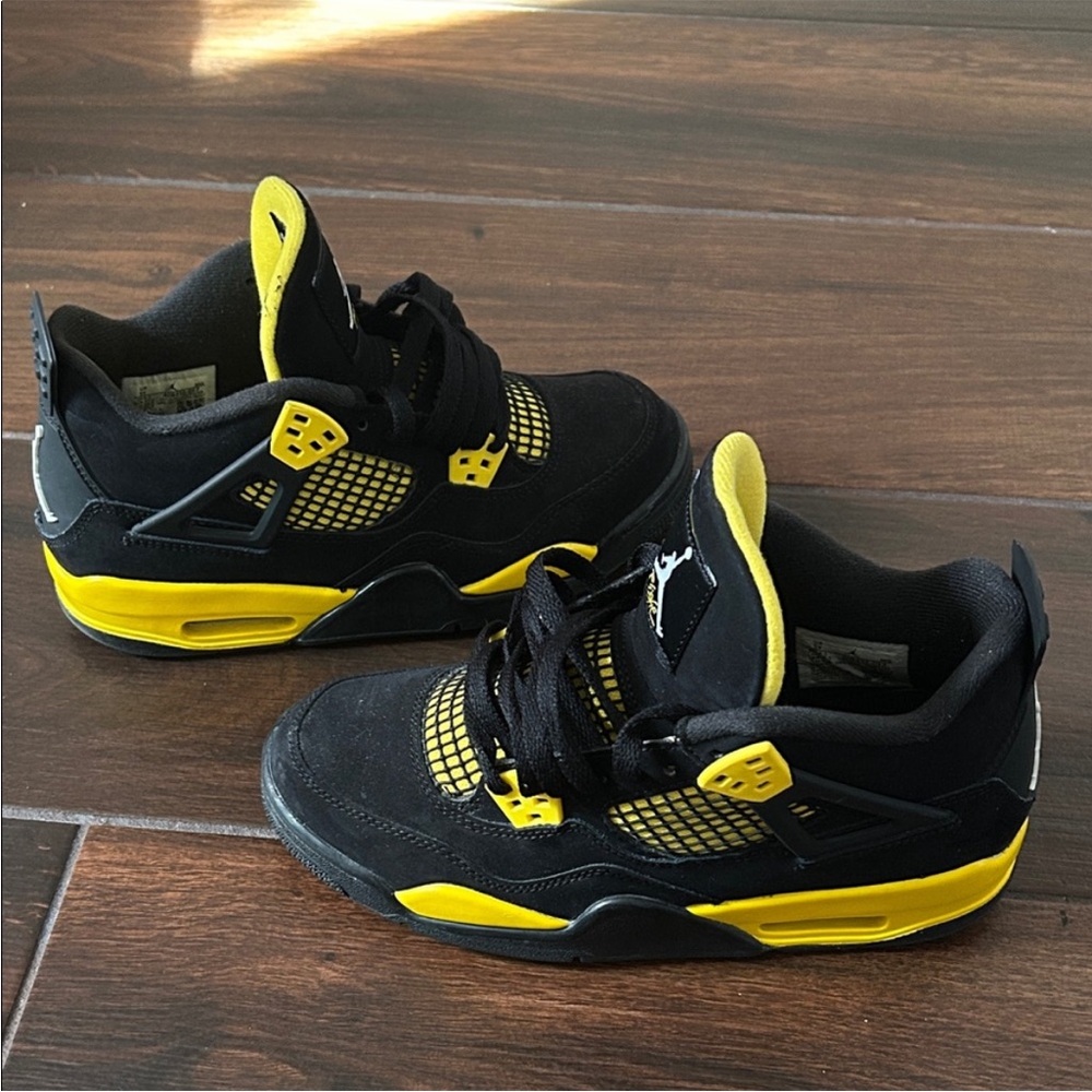 Air Jordan 4 Retro GS Thunder 5Y
